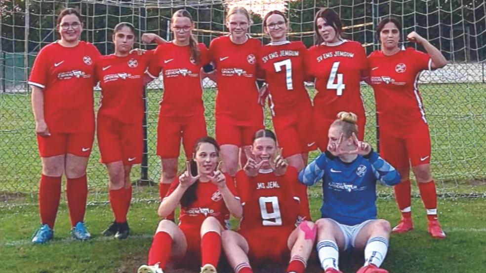 Die A-Juniorinnen der JSG Ems-Dollart spielten für die Futsal- Kreismeisterschaften noch einmal zusammen. © privat