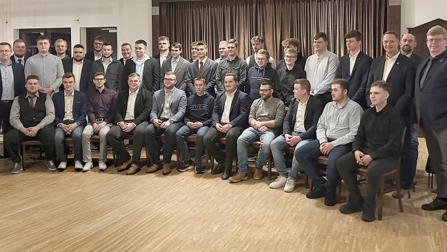 Neue Fachkräfte für Land- und Baumaschinentechnik