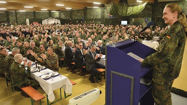Bundeswehr tischt Grünkohl für fast 1000 Gäste auf