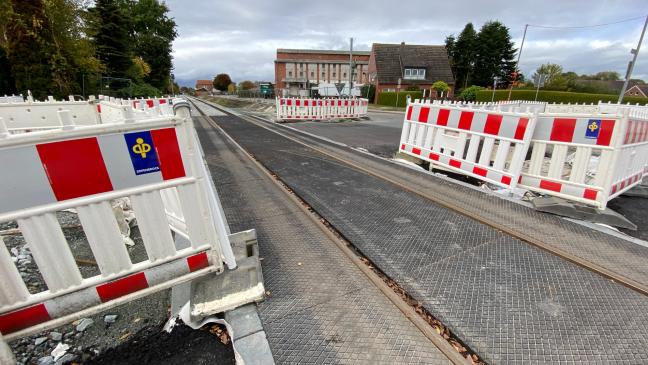 Bahnübergang in Bunde bleibt länger gesperrt