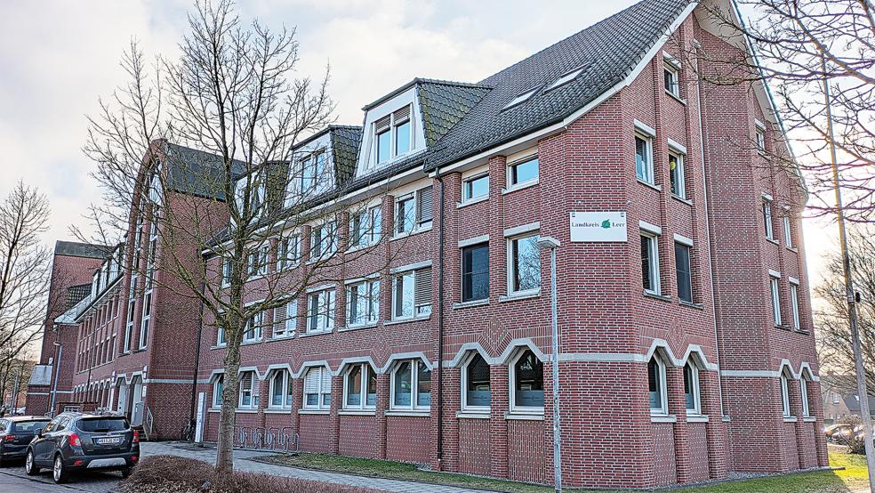 Die 19 Beschäftigten der Ausländerbehörde des Landkreises Leer haben ihre Büros im ehemaligen Fernmeldeamt an der Bavinkstraße in Leer.  © Foto: Szyska