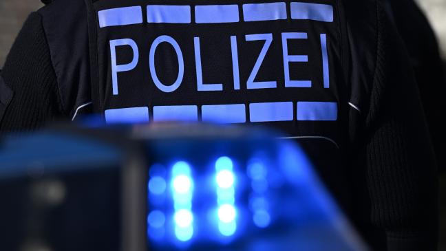 Betrunkener Fahrer überschlägt sich mit Auto