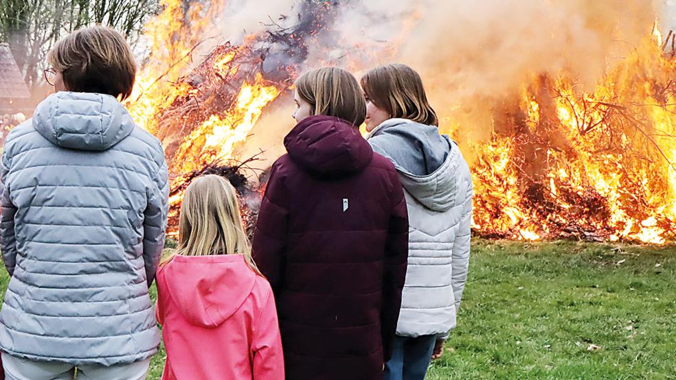 Private Osterfeuer können jetzt wieder bei den Kommunen angemeldet werden.  © Archivfoto: Ammermann