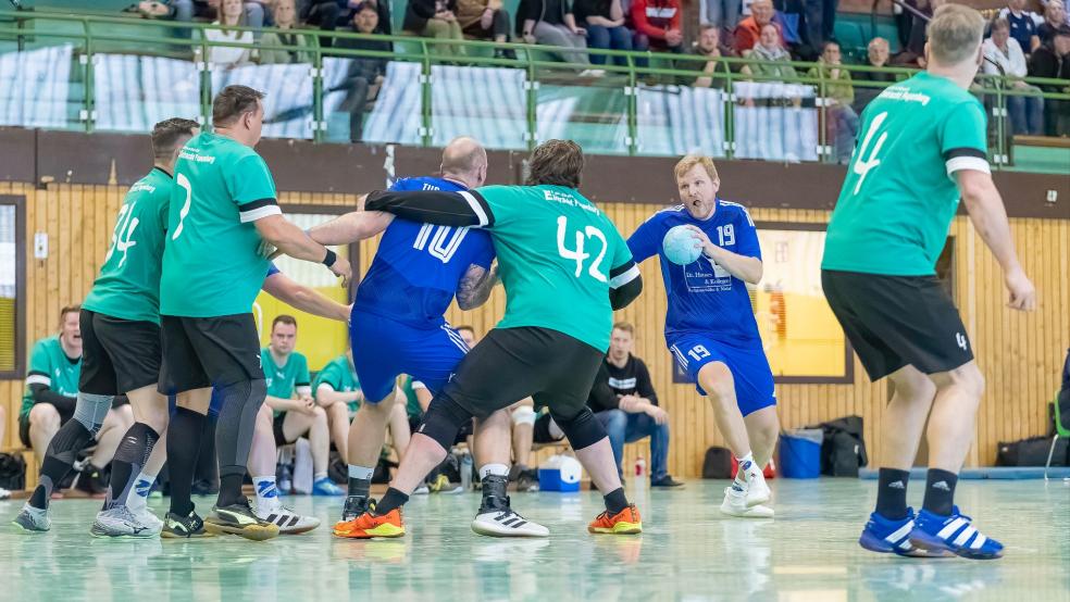 Das Hinspiel gewann Holthusen 27:17, im vergangenen Jahr (Foto) war es in der heimischen Halle ein 32:18. © Jungeblut
