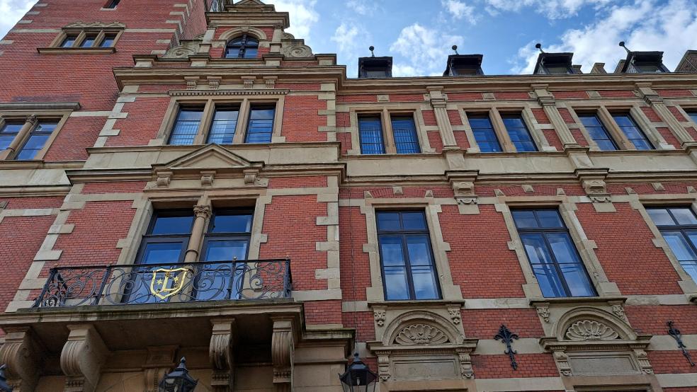 Als Reaktion auf den Vorfall beauftragte die Stadt Leer kurzfristig eine Sicherheitsfirma zum Schutz der Rathaus-Bediensteten. © Foto: Szyska