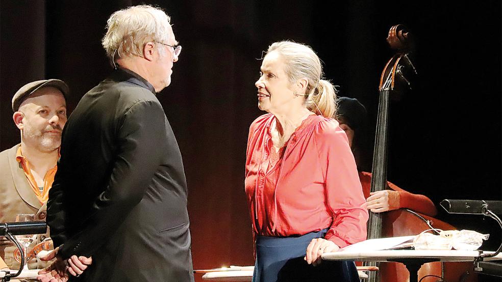 Harald Krassnitzer und Ann-Kathrin Kramer sind sich bei »Chocolat« in herzlicher Abneigung zugetan.  © Fotos: Ammermann