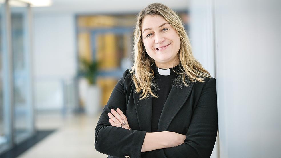 Pastorin Ina Jäckel ist morgen Abend Talkgast beim Kunstabend in der Emder Kunsthalle.  © Foto: Jens Schulze