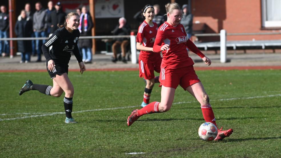Gleich klingelt’s: Lea Begemann trifft nach zu kurzem Rückpass zum 1:0 ins linke Eck. © Born