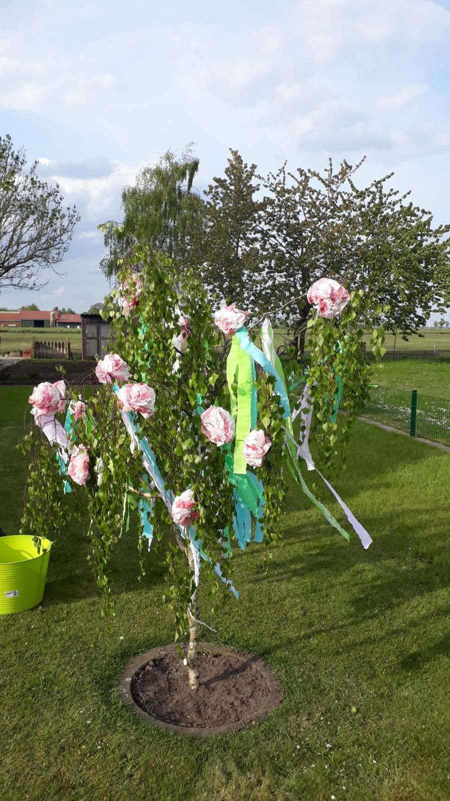 Auch im Endenweg in Weenermoor haben einige fleißige Anwohner ihre Gärten verziert. © privat