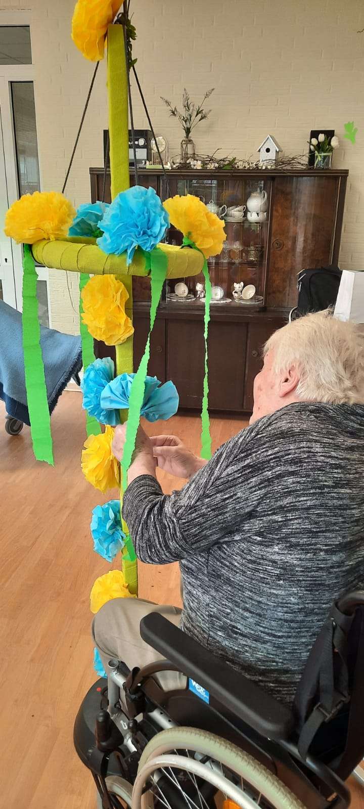 Auch im Altenzentrum Rheiderland bastelten die Bewohner Maibäume. © privat