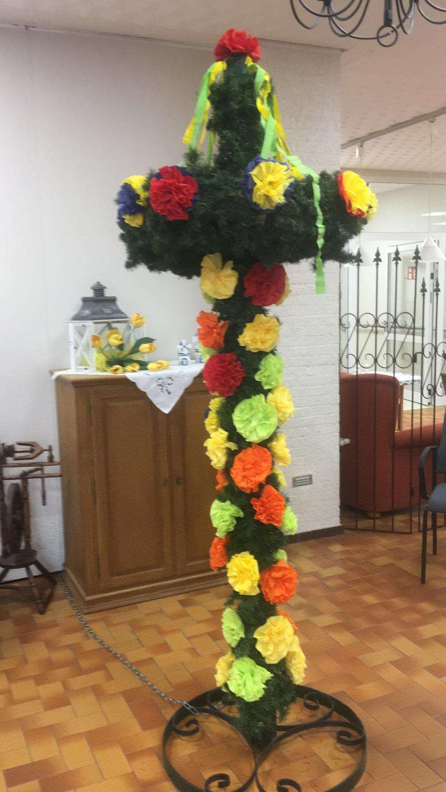 Auch im Altenzentrum Rheiderland bastelten die Bewohner Maibäume. © privat