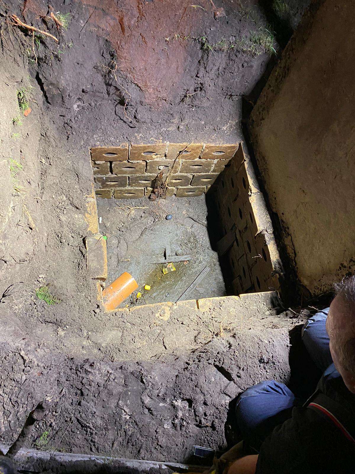 Der freigelegte Sickerschacht. © Stadt Papenburg /Feuerwehr