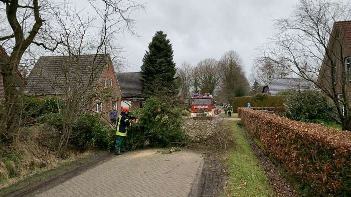 Einsatz der Feuerwehr in Aurich-Haxtum. © Keno Wessels (Feuerwehr)