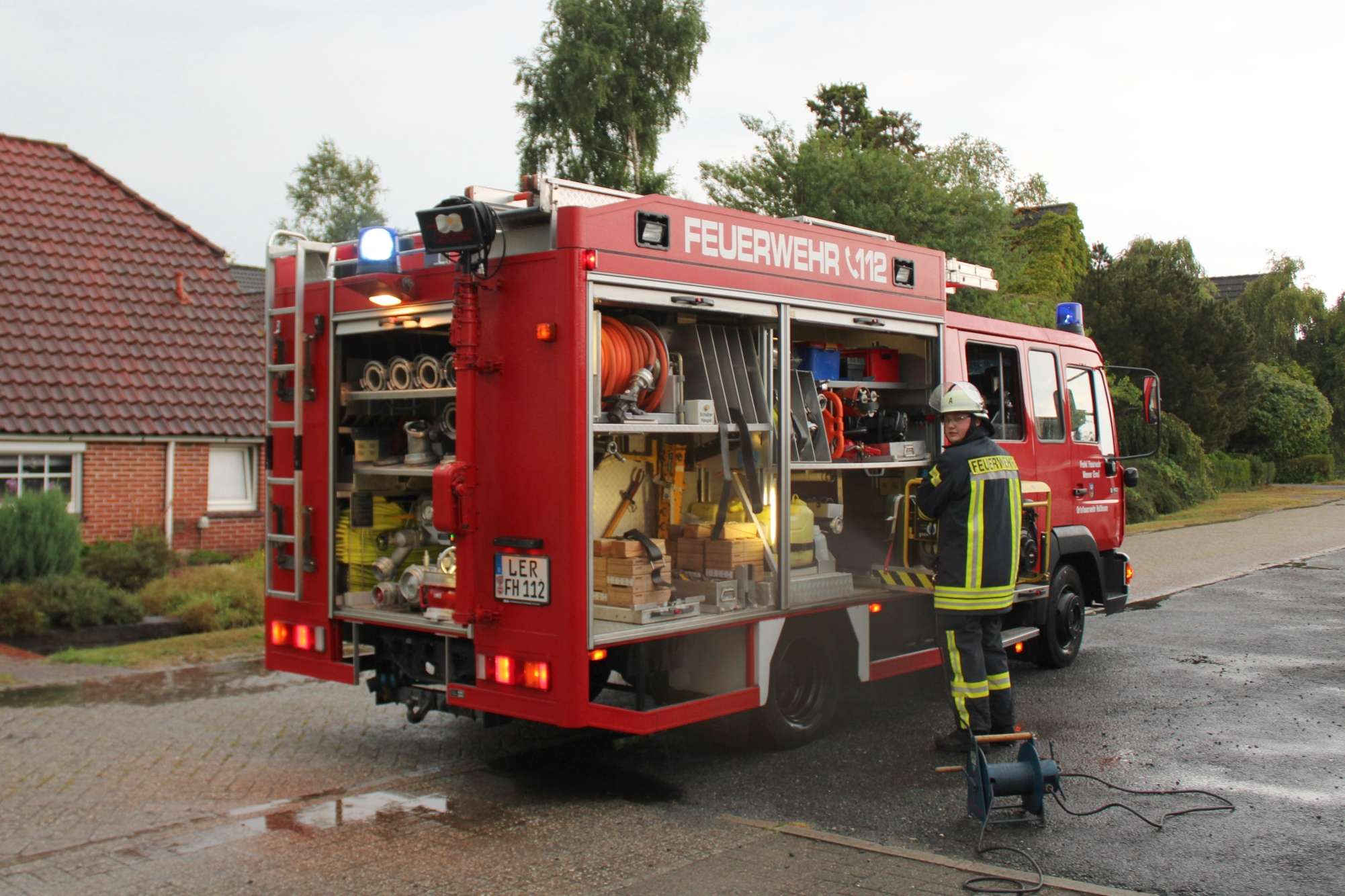 In Tichelwarf pumpte die Feuerwehr einen Keller leer. © Rand/Feuerwehr
