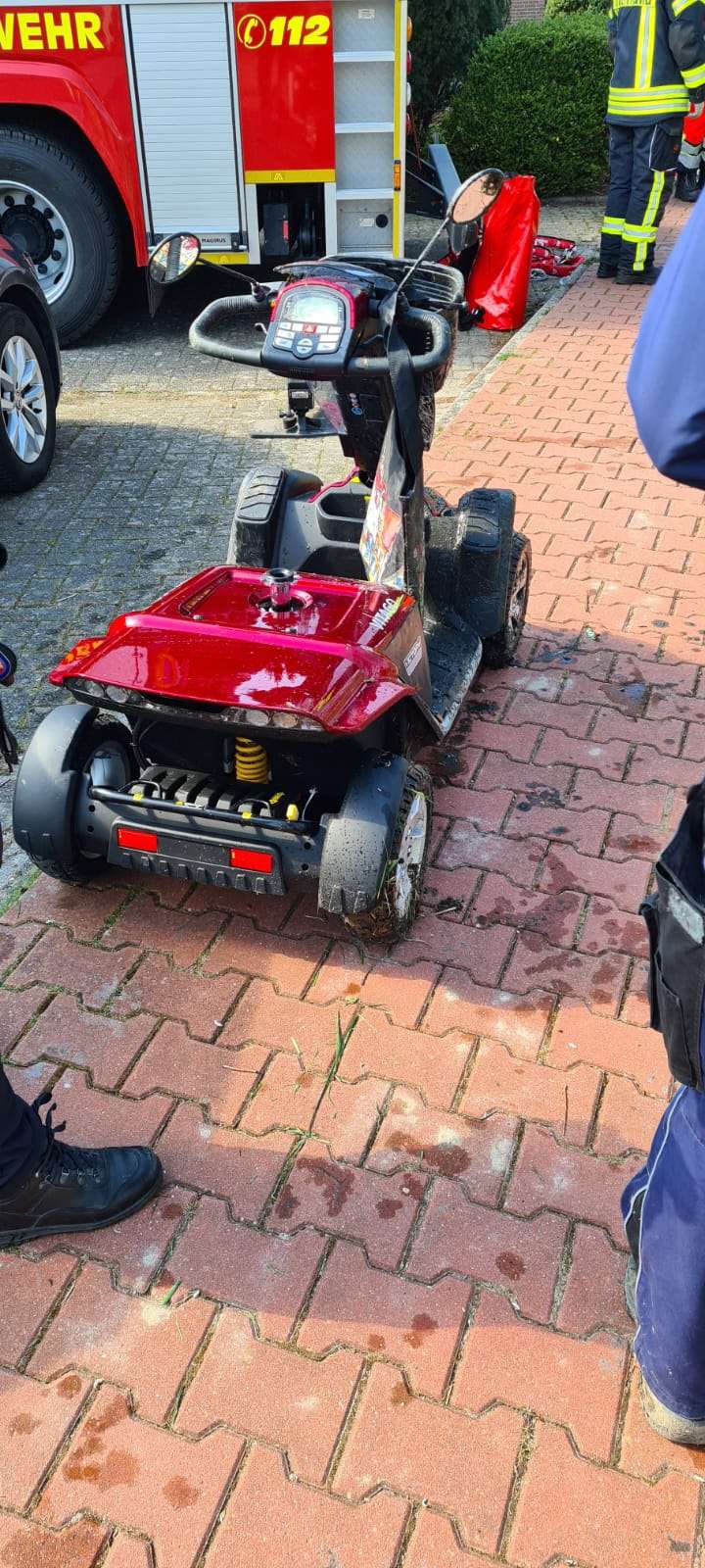 Der Krankenfahrstuhl der Frau. © Feuerwehr