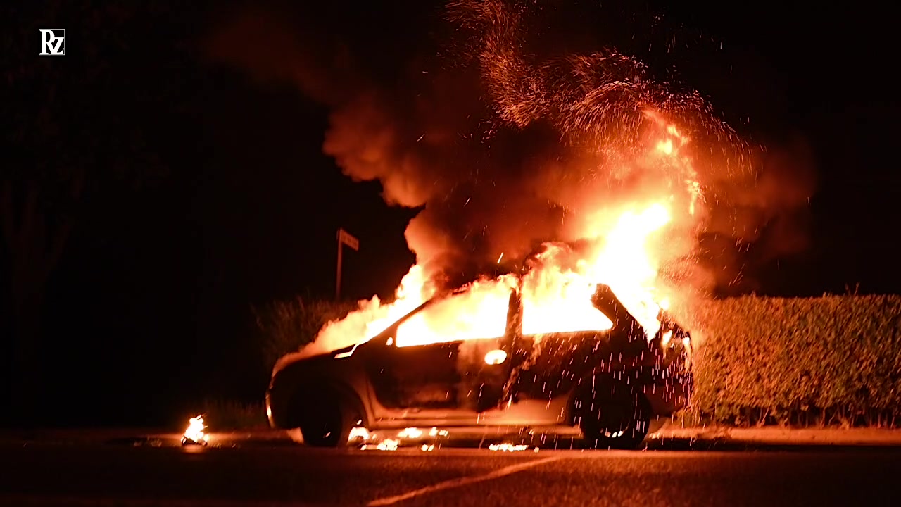 Opel Corsa geht in Flammen auf