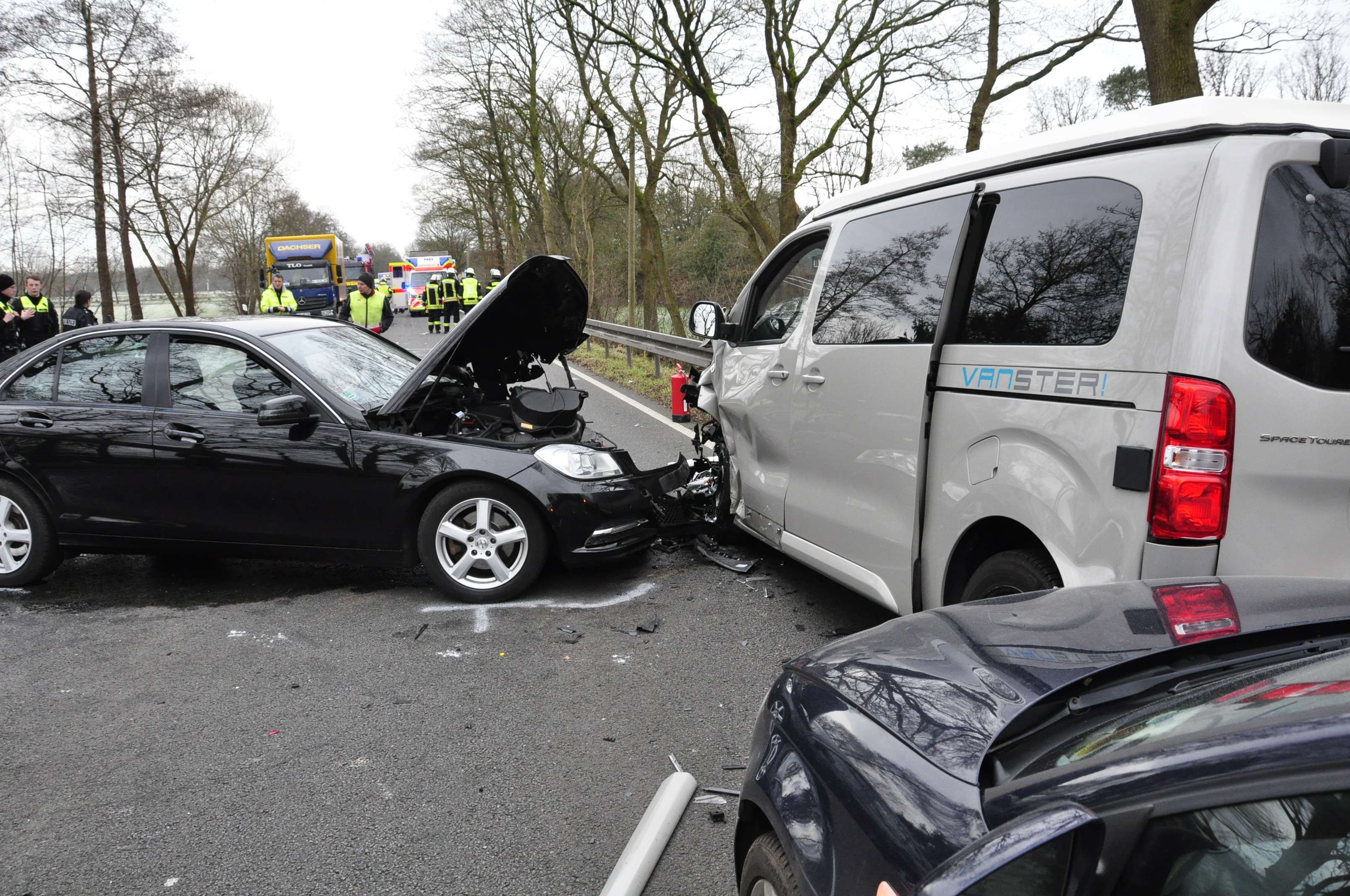 Zwei Schwerverletzte Bei Unfall Auf B 72 - Rheiderland Zeitung