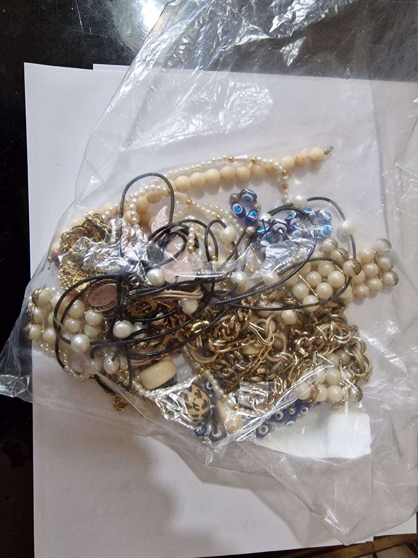 Unter anderem wurde Schmuck sichergestellt. © Foto: Polizei Osnabrück