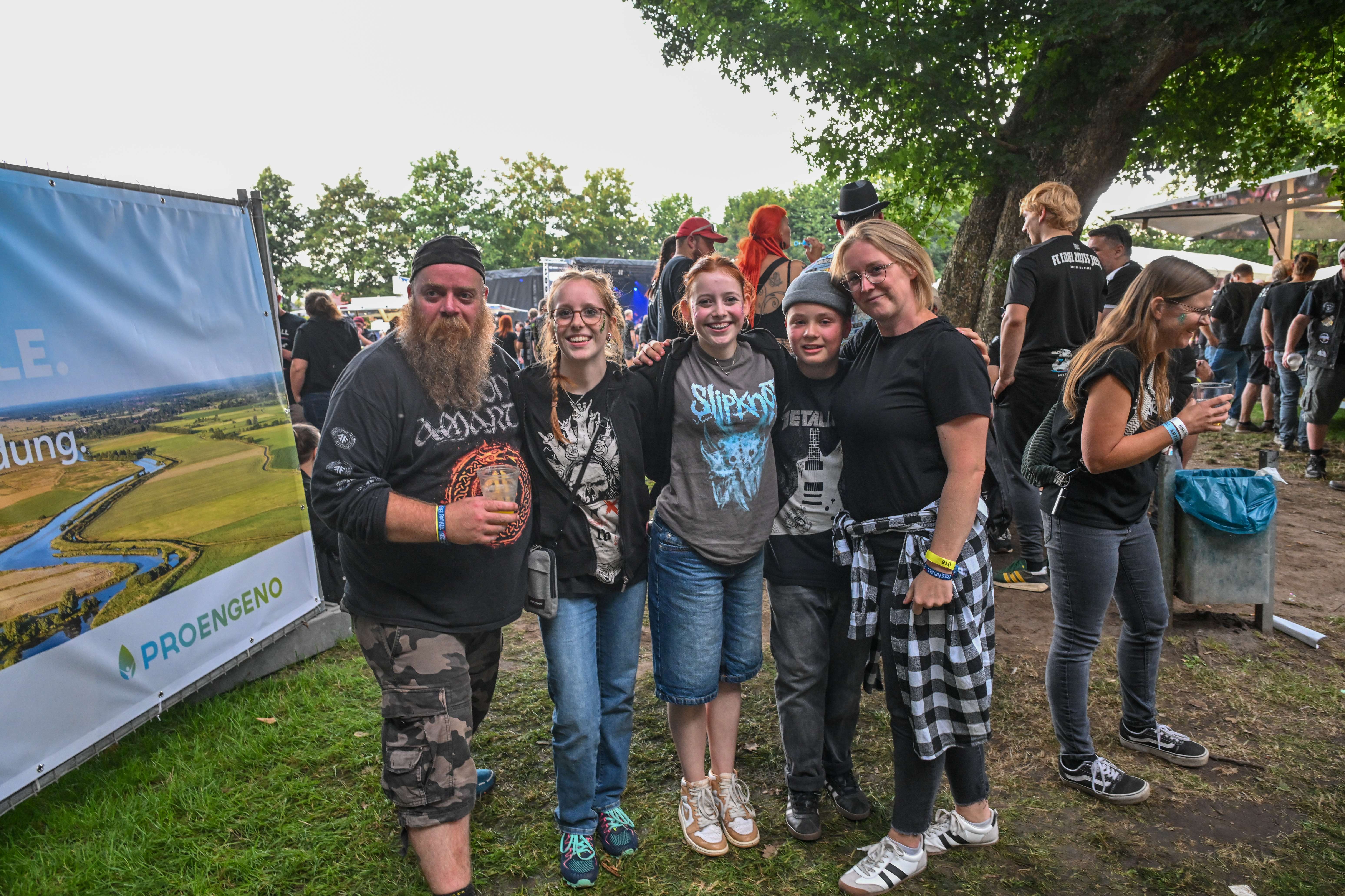 Auch die Jüngsten halfen mit. „Wir räumen am Sonntagmorgen auch mit auf“ © Bruins