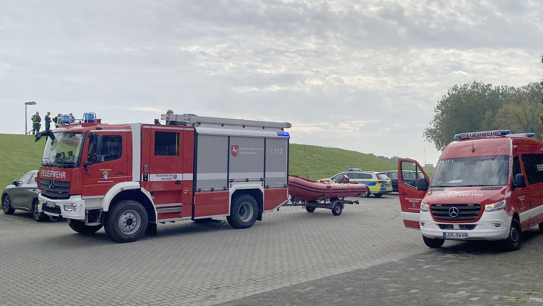 Feuerwehr und Polizei rückten zur Kammerschleuse aus. © Hanken